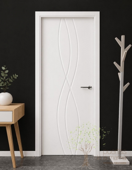 puerta interior blanca con diseño de líneas curvas verticales