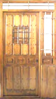 puerta de exterior manchega con montante fijo y suela abajo